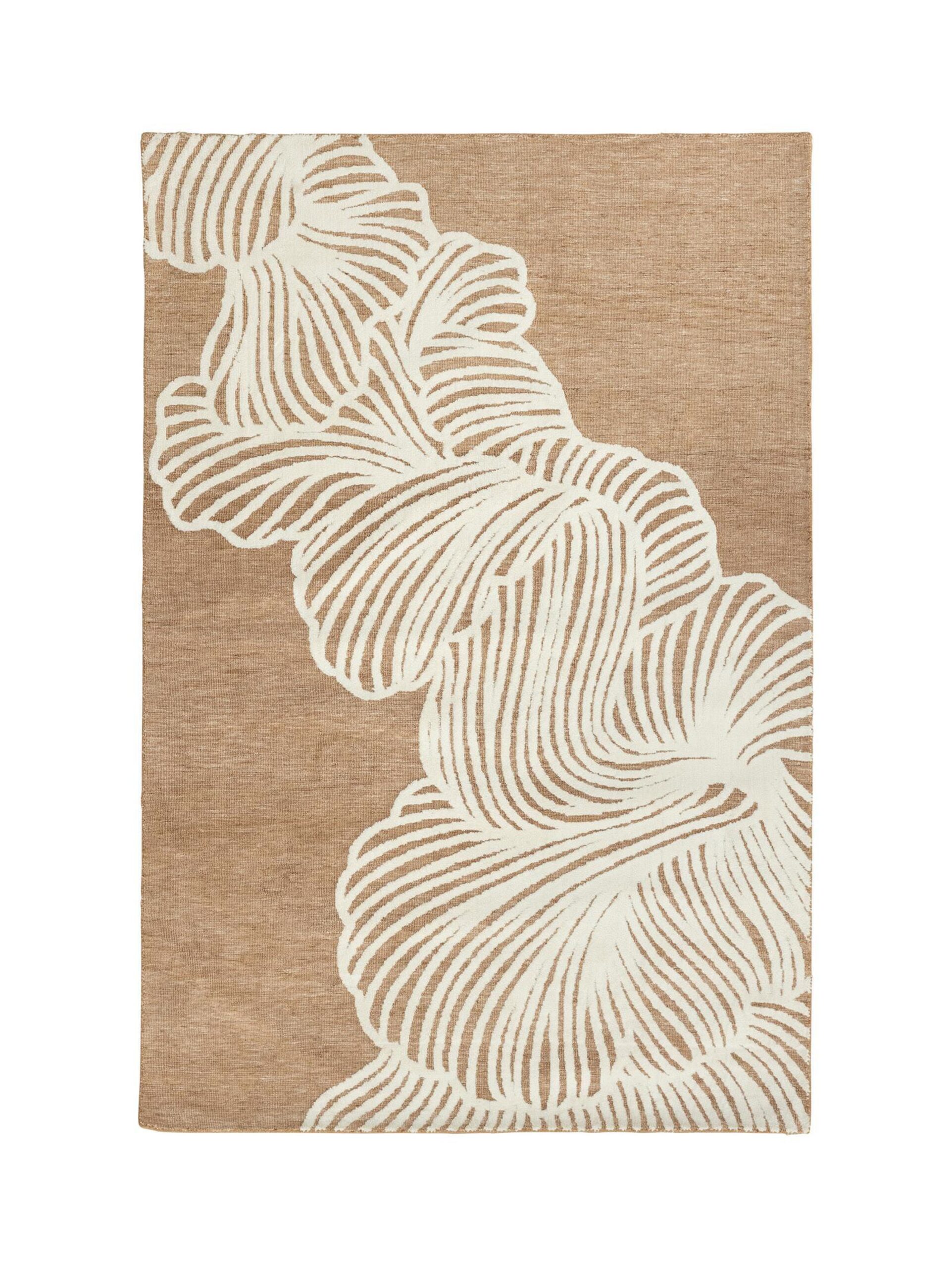 Aurelia Amber (200x300)